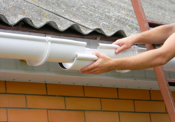 Gutter Hanging in Myrtle Beach